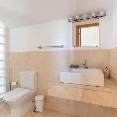 4 Bed Townhouse With Stunning View *